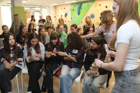 SPREJEM ČEŠKIH UČENCEV V OŠ CERKNICA 19 FOTO LJUBO VUKELIČ